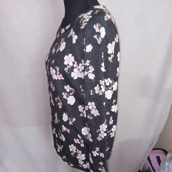Victoria's Secret Black and Pink Floral Sweater - Picture 9 of 9